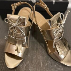 Brand new Cute Banana Republic gold heels.